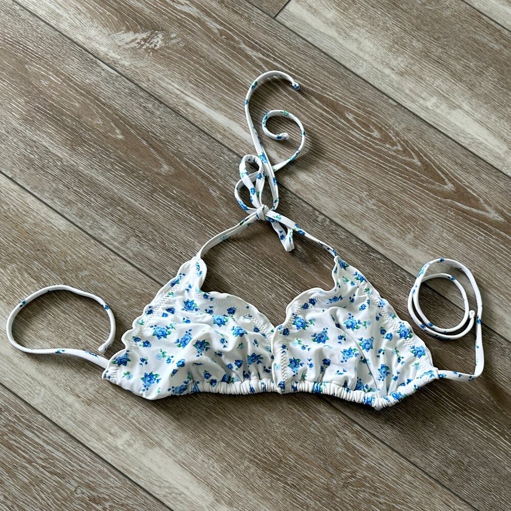 Wild Fable Swimwear Sz M Bikini Top White w Blue Floral Print Ruffle Trim Cute!